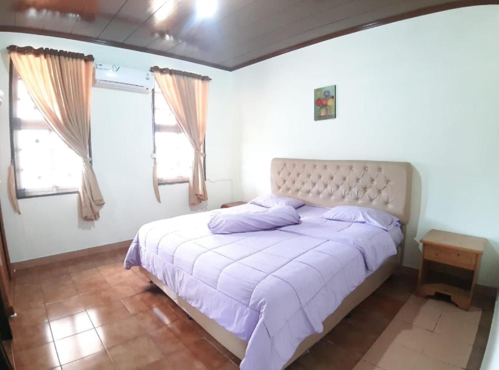 Villa puncak bogor di kota bunga 2 BR ada karoke photo 2