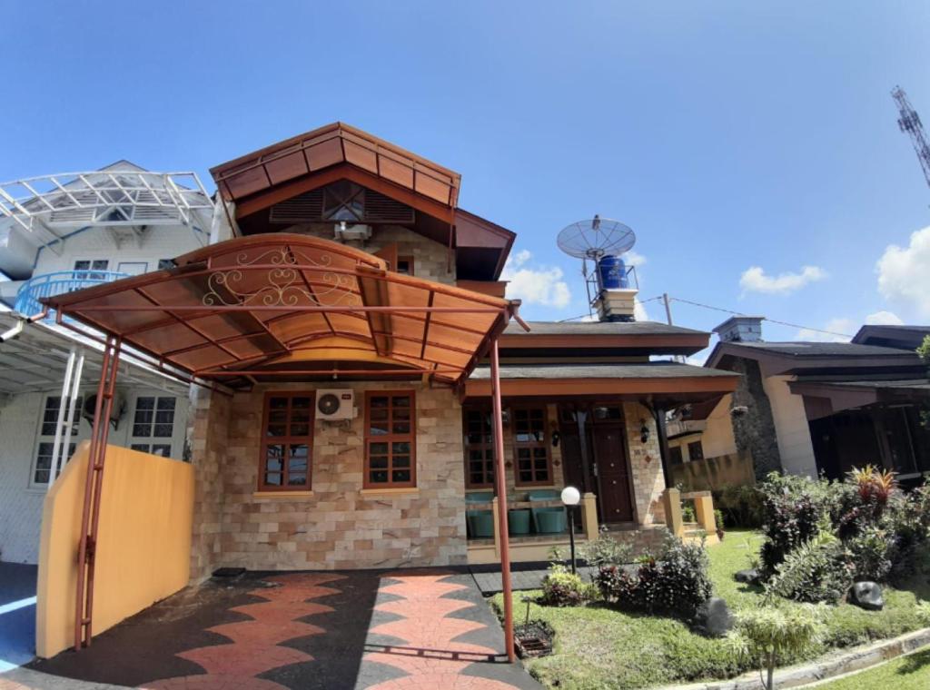 Villa puncak bogor di kota bunga 2 BR ada karoke photo 3