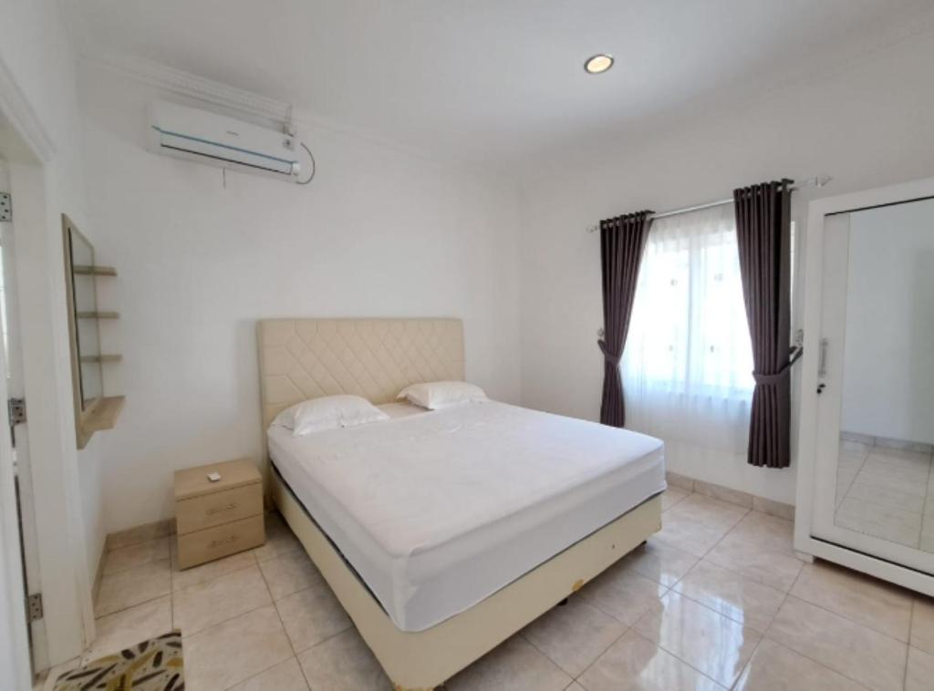 Villa puncak bogor di kota bunga ada kolam pribadi photo 1