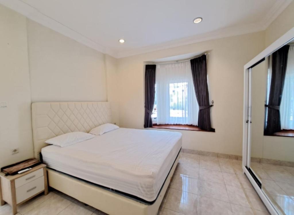 Villa puncak bogor di kota bunga ada kolam pribadi photo 2