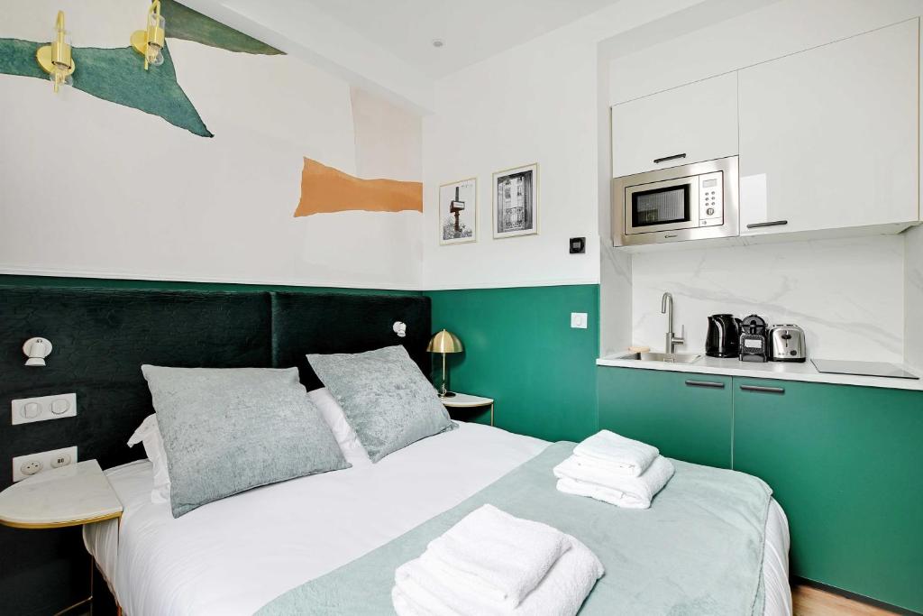 Modern Studio With A/C - Near Montmartre - Tap to explore photos