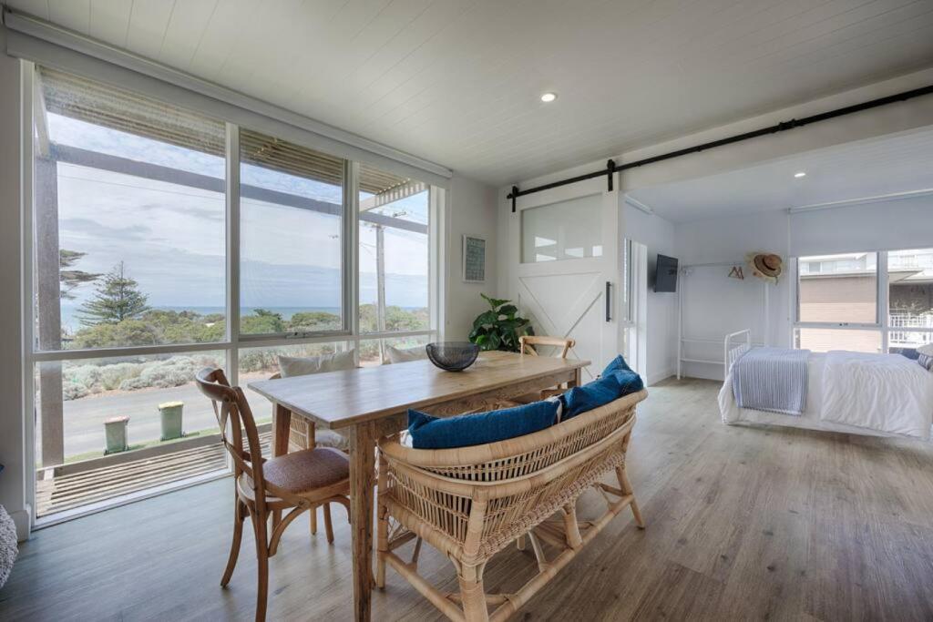 Beach Flat - across the road from the beach photo 1