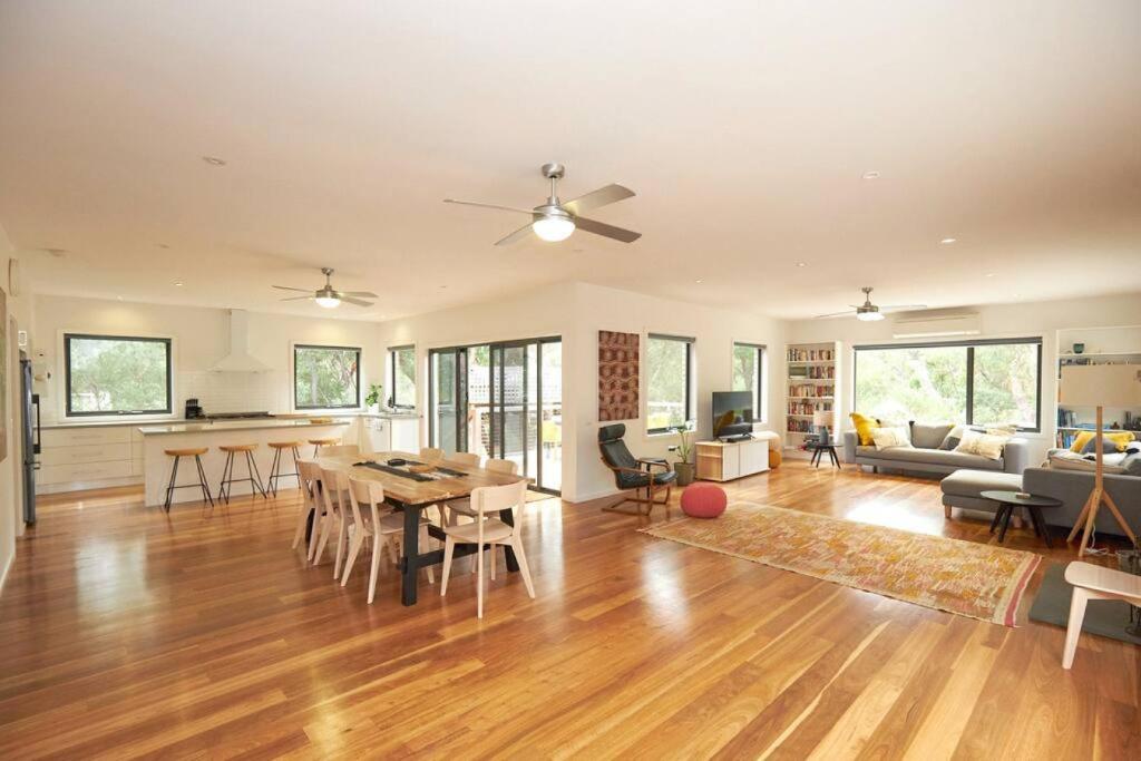 Claystone - walking distance to the beach photo 4