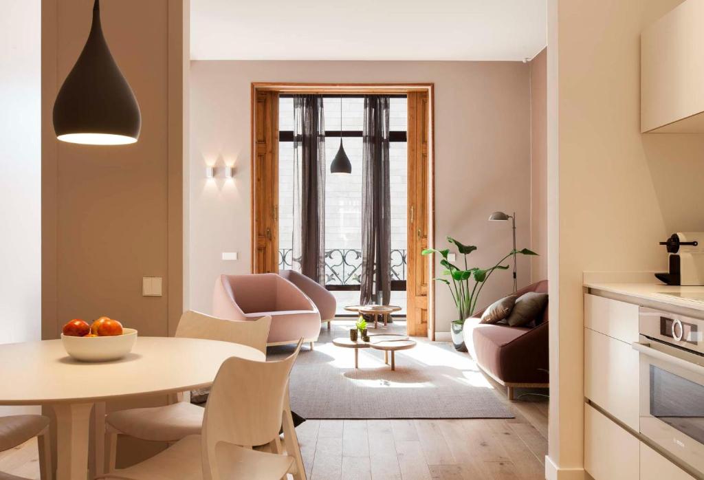 DestinationBCN Universitat Apartments - Tap to explore photos