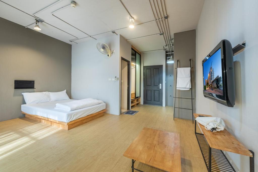 Shin Muffin ABAC Bangna Room Type - Standard Double Room