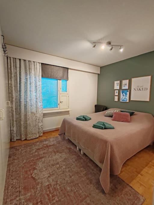 Comfy West End Loft - Tap to explore photos