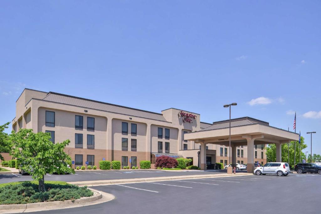Hampton Inn Staunton image