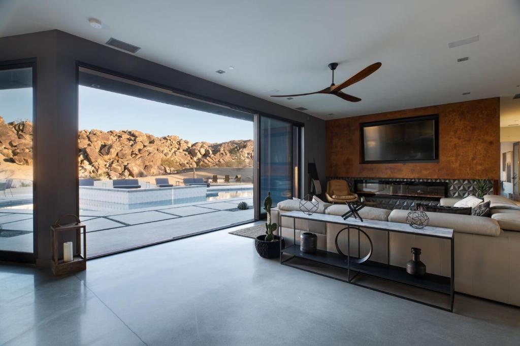 Boulder Cove by Fieldtrip Iconic Modern with Pool Hot Tub Views image