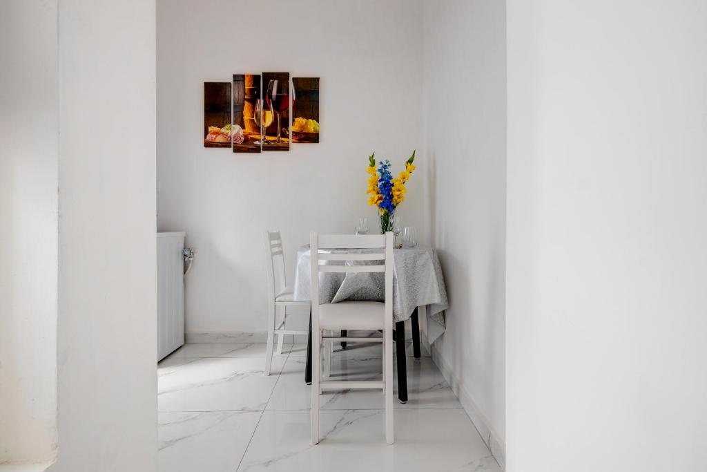 Charming Studio close to the Promenade - Tap to explore photos