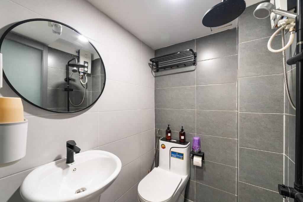 Super Cheap - Balcony & Netflix Studio - Bui Vien