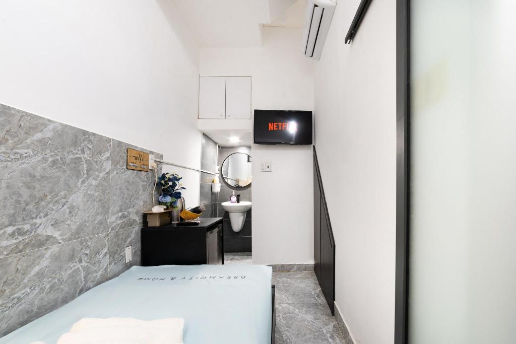Super Cheap - Balcony & Netflix Studio - Bui Vien