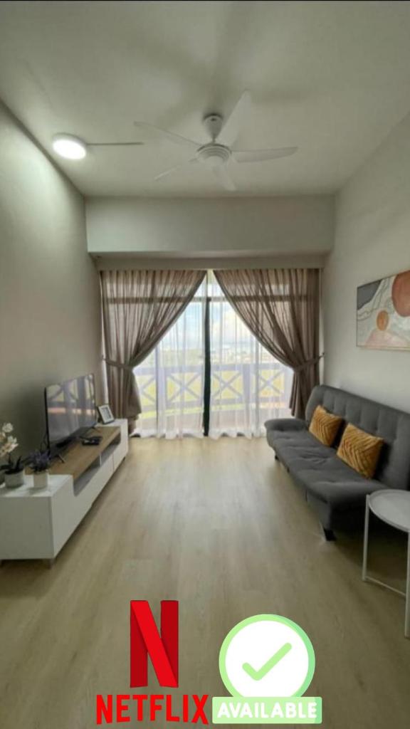 Instay Leisure Mahkota With Sea/Pool View - Tap to explore photos