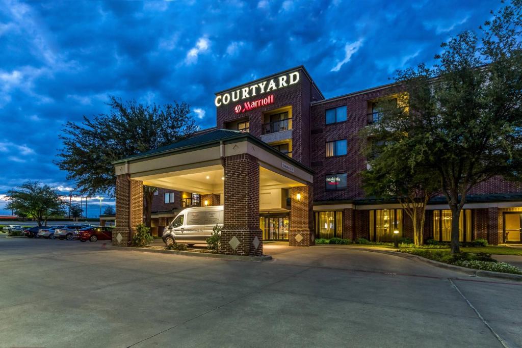 Courtyard by Marriott Dallas DFW Airport South/Irving image