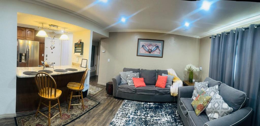 Cozy Condominium ground level image