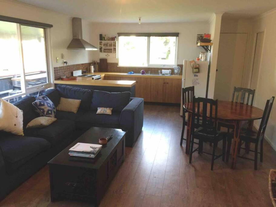 BLACK DUCK SHACK -Dog friendly -Red Rocks Beach photo 3