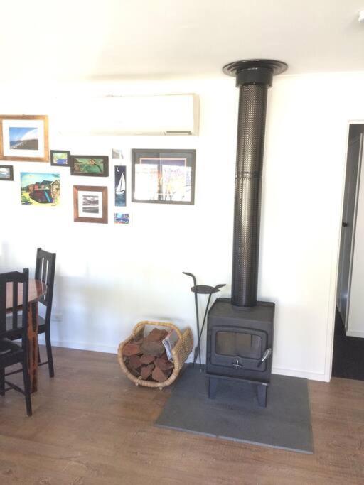 BLACK DUCK SHACK -Dog friendly -Red Rocks Beach photo 4
