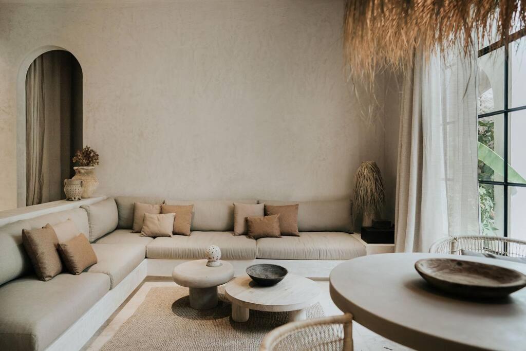 DESIGN CASA SANDALO with private pool and lounge - Tap to explore photos