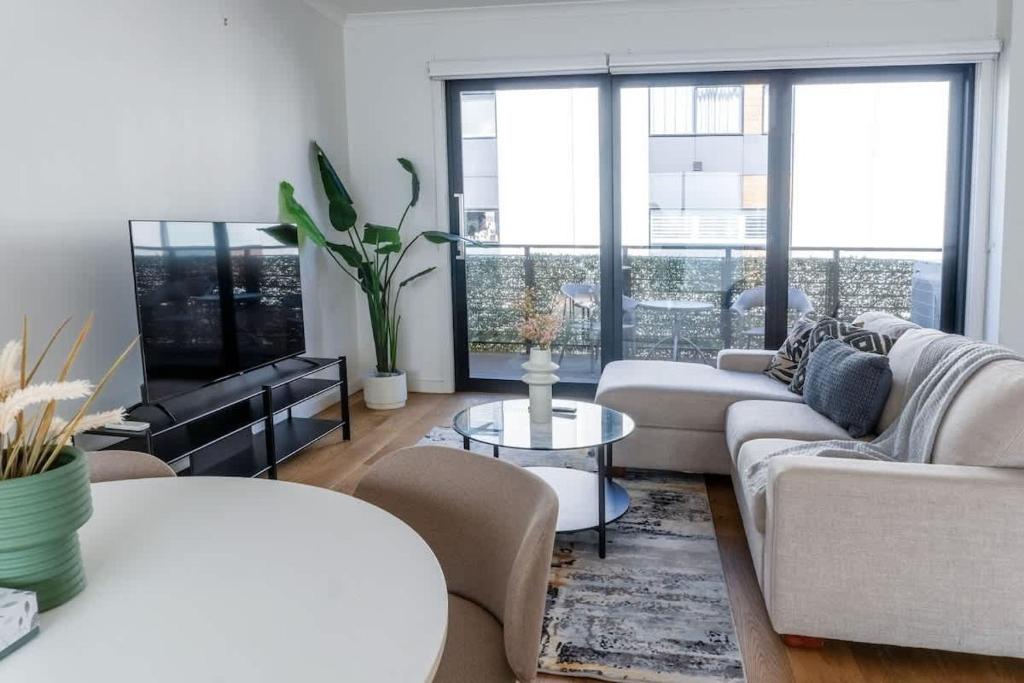 3BR Townhouse CBD Parking photo 4