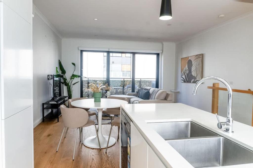 3BR Townhouse CBD Parking