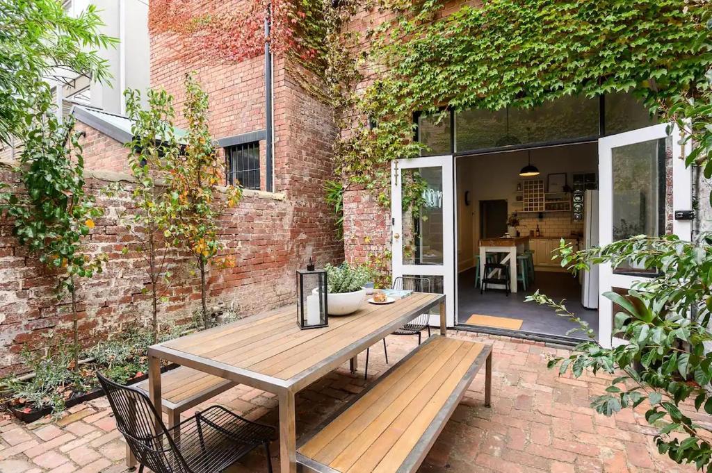 Unique Terrace In Central Melbourne Neighbourhood photo 1