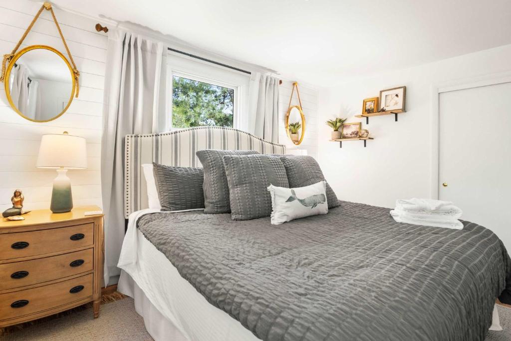 Newly Updated Home Close to Beaches - Tap to explore photos