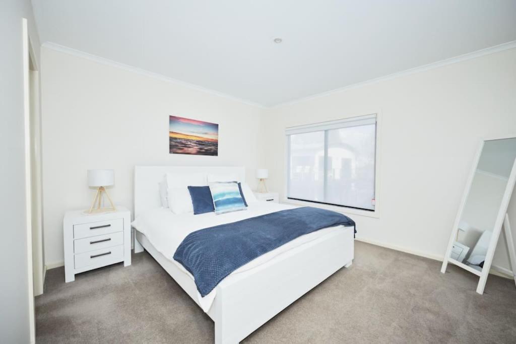 Cowrie Beach Haven- 600 meters to beach photo 1
