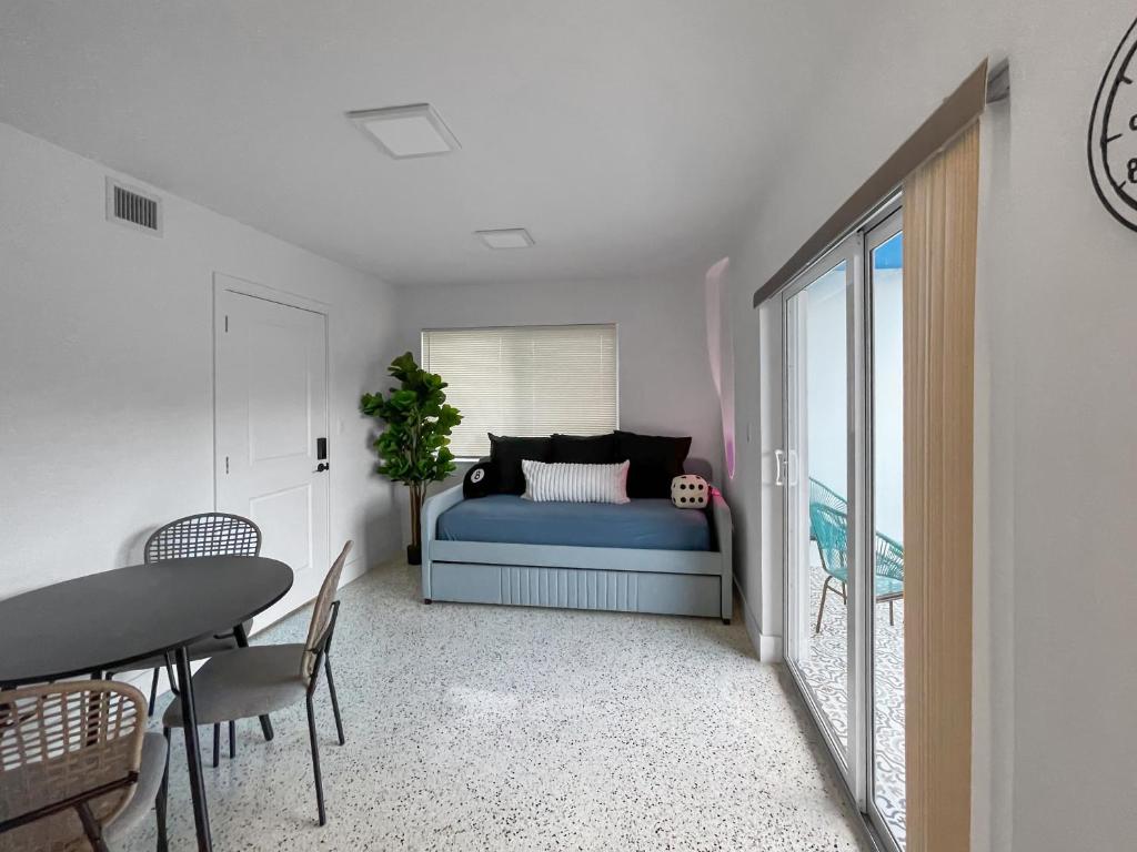 Newly Remodeled full Apartment image