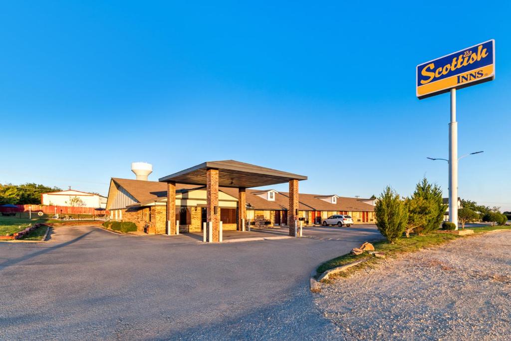 Scottish Inn Decatur image
