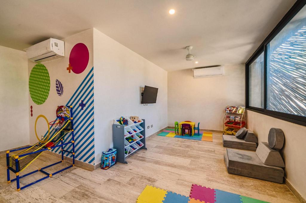 Deluxe Design 3BR with Pool, SPA, Gym, Kids Area - Tap to explore photos
