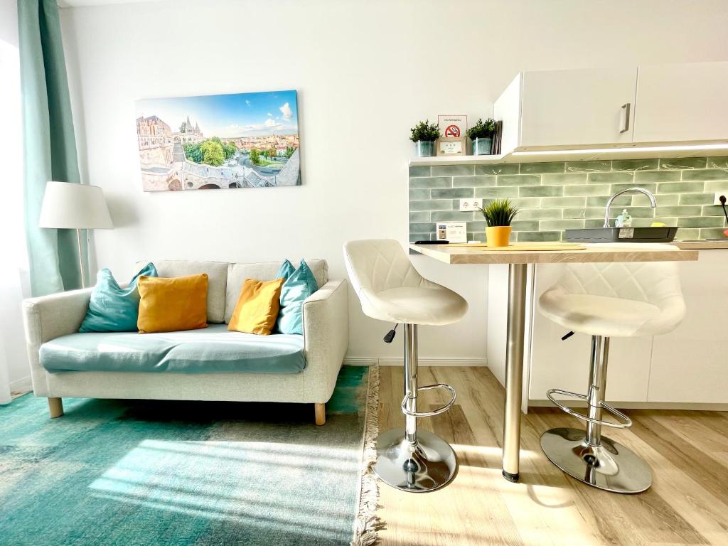 Margaret Apartment next to the Lukács Spa view to the Danube river - Tap to explore photos