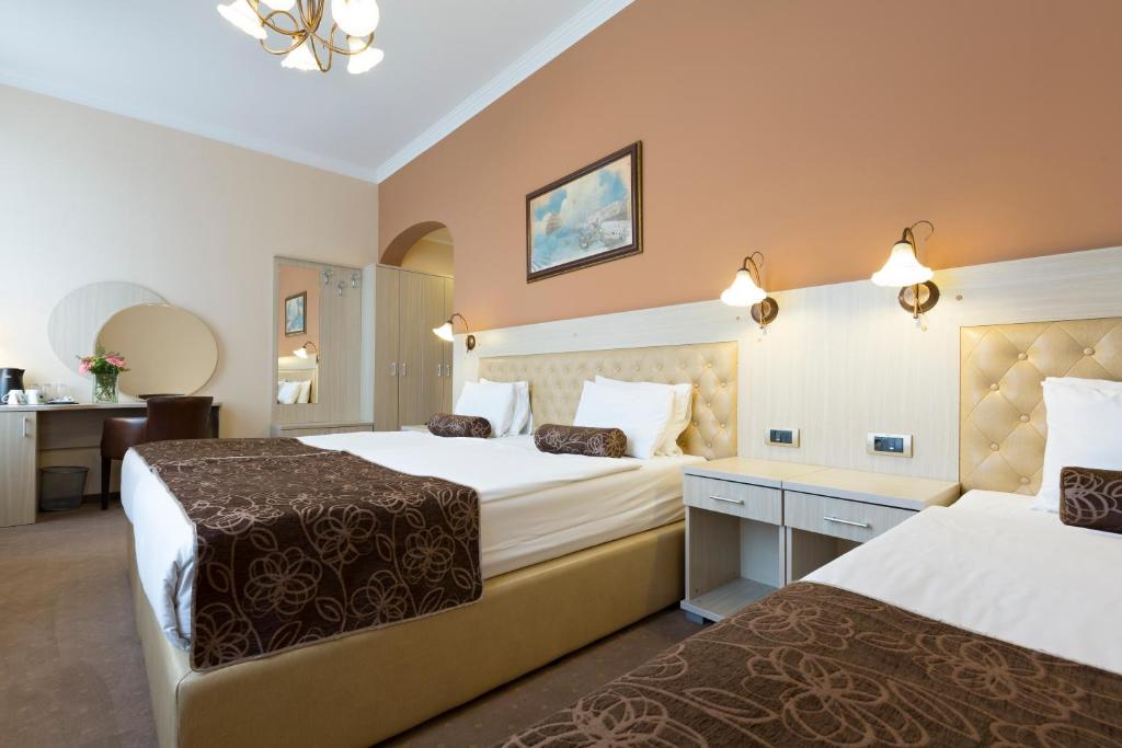 Трехместный (Улучшенный трехместный номер), Belgrade City Hotel