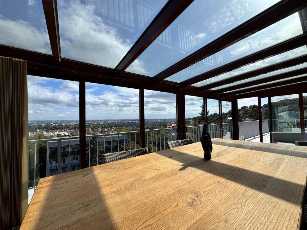 Luxury Penthouse with Panorama and free garage - Tap to explore photos