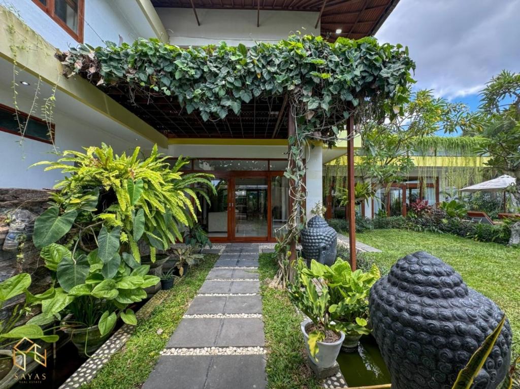 Tranquil Classic Balinese Villa photo 1