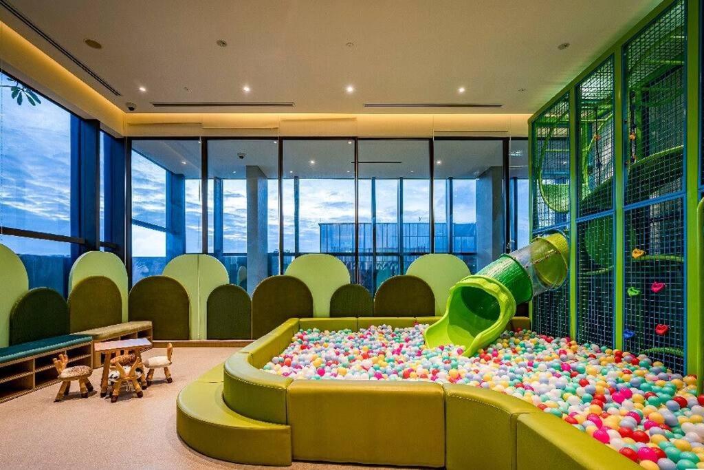 MarQ District 1 Elite Apartel by SSens