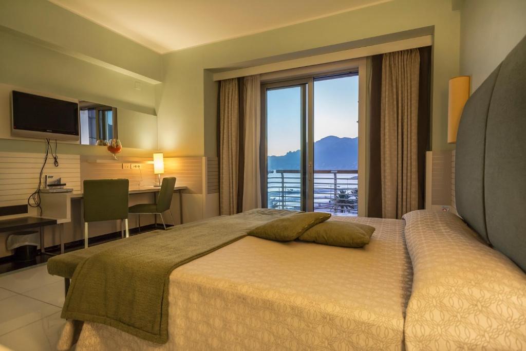 Grand Hotel Salerno - Tap to explore photos
