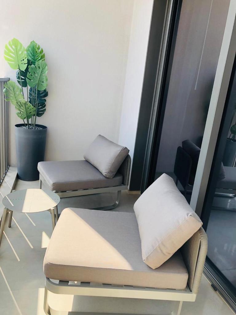 MAG 960 6 Mins TO BURJ KHALIFA FREE CHAUFFEUR SERVICE FOR ALL BOOKINGS 7 DAYS AND MORE TO AND FROM APPARTMENT FROM AIRPORT DXB ,LUXURY QUALITY,COMPLIMENTARY GUEST WELCOME PACK photo 2