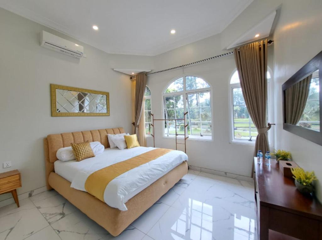 Villa puncak bogor at kota bunga with pool privat photo 4