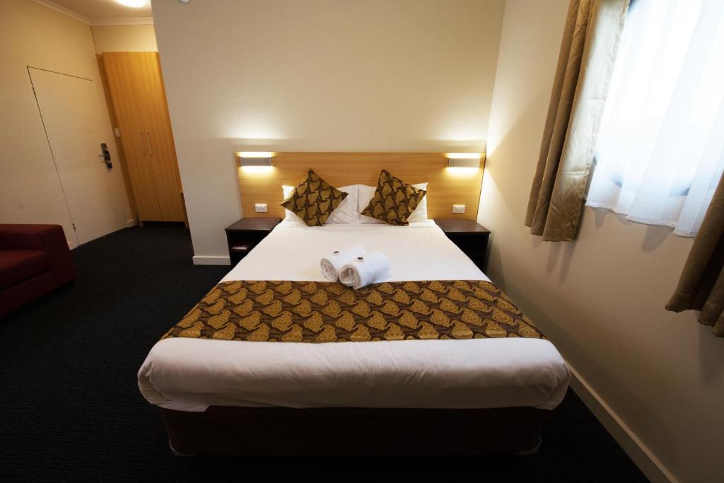 Best Western Mahoneys Motor Inn - Tap to explore photos
