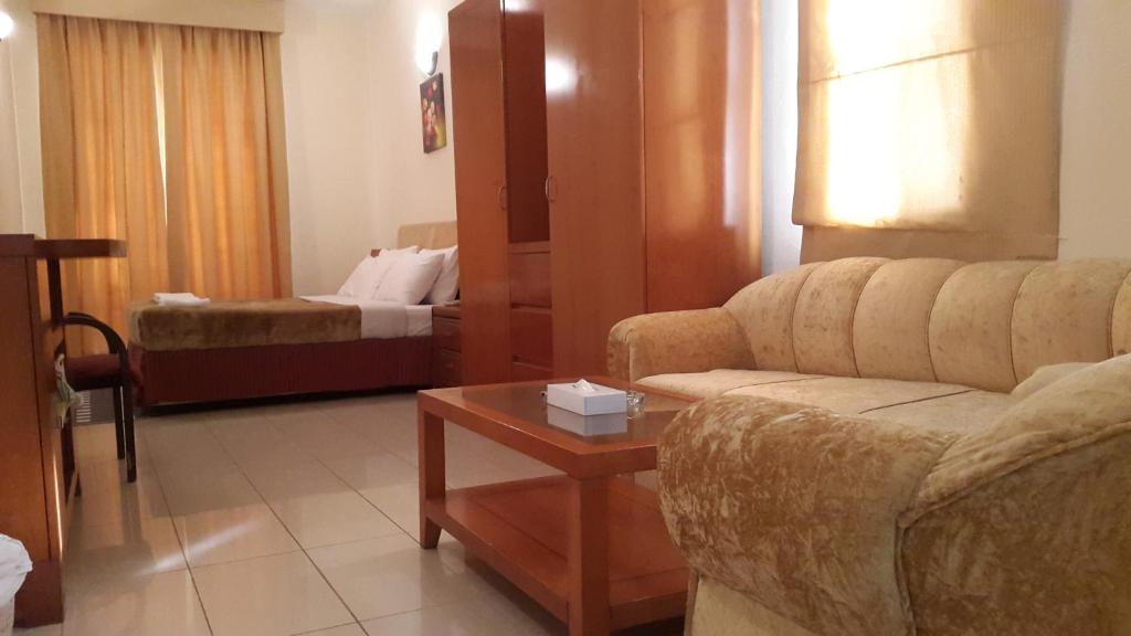 Студио (Двухместный номер-студио Делюкс с 1 кроватью), Апарт-отель AL Raien Hotel Apartment