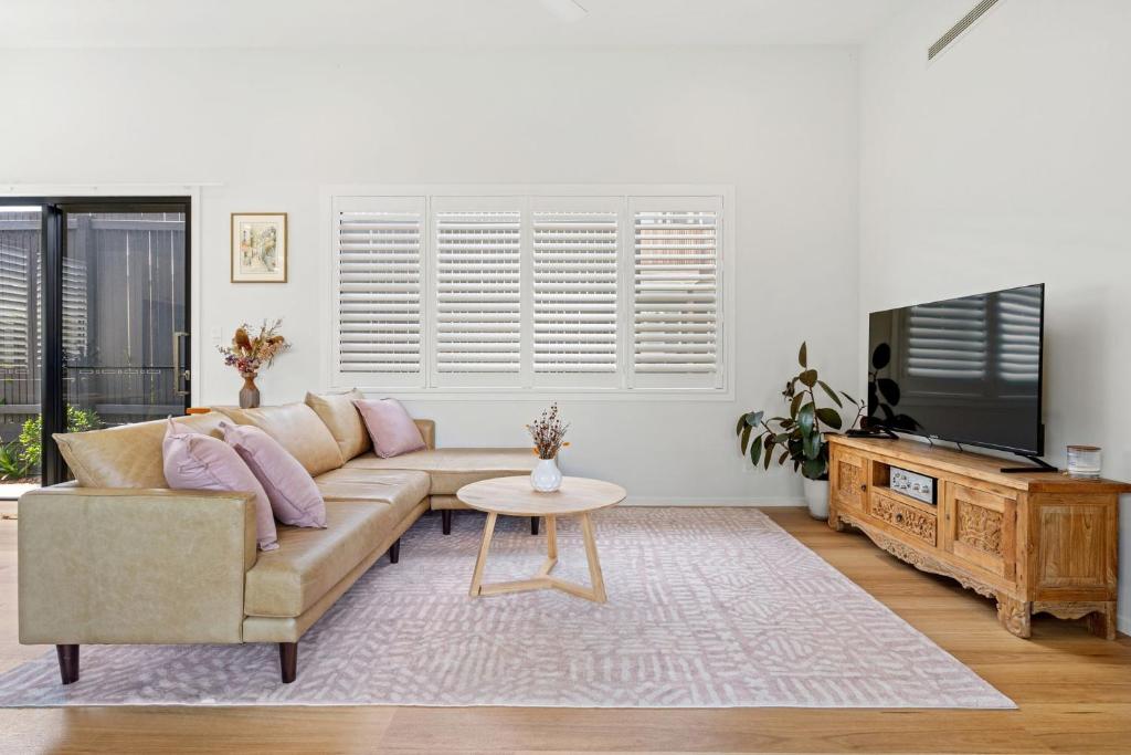Stylish Coastal Escape photo 3