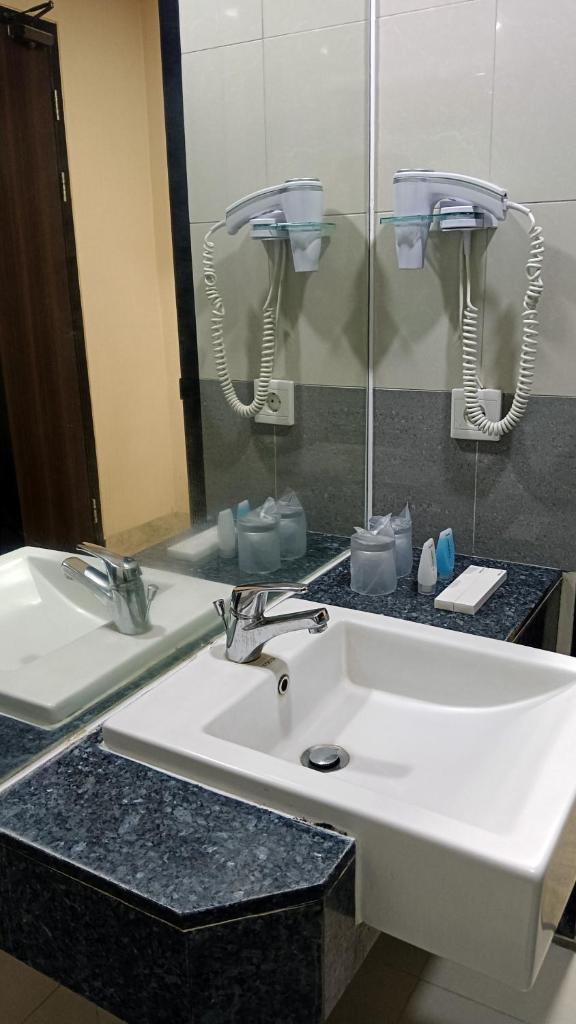 Hotel California Bandung - Tap to explore photos