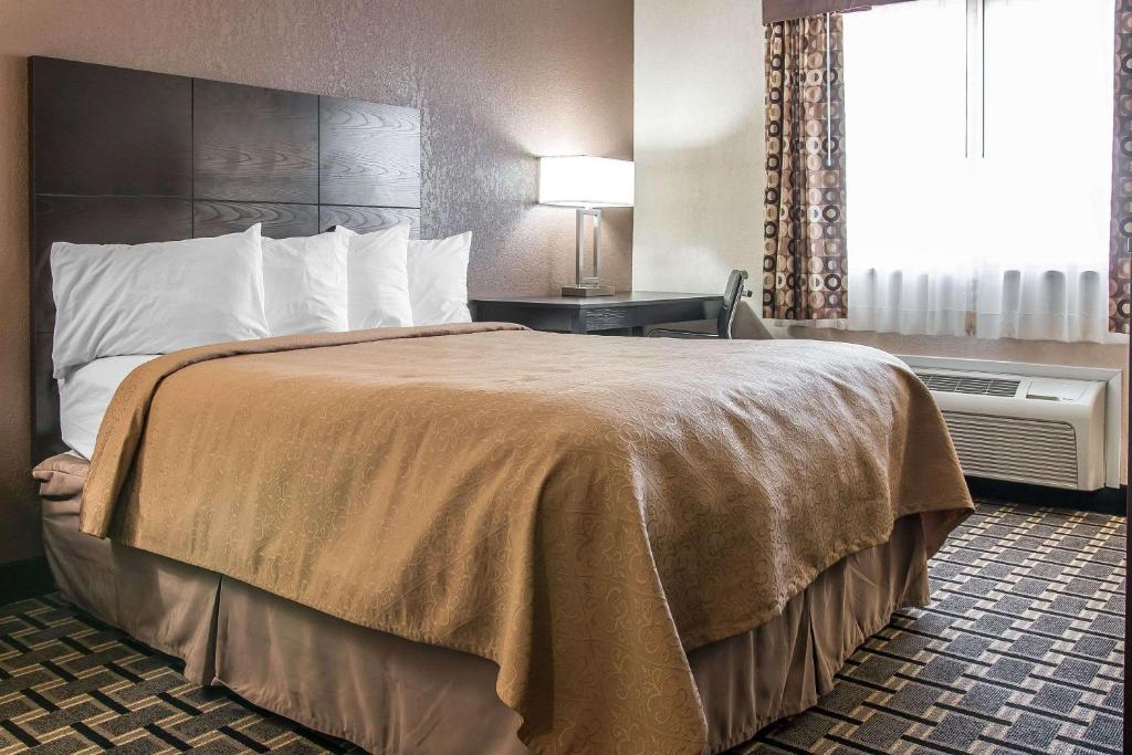 Quality Inn Grand Rapids South-Byron Center image
