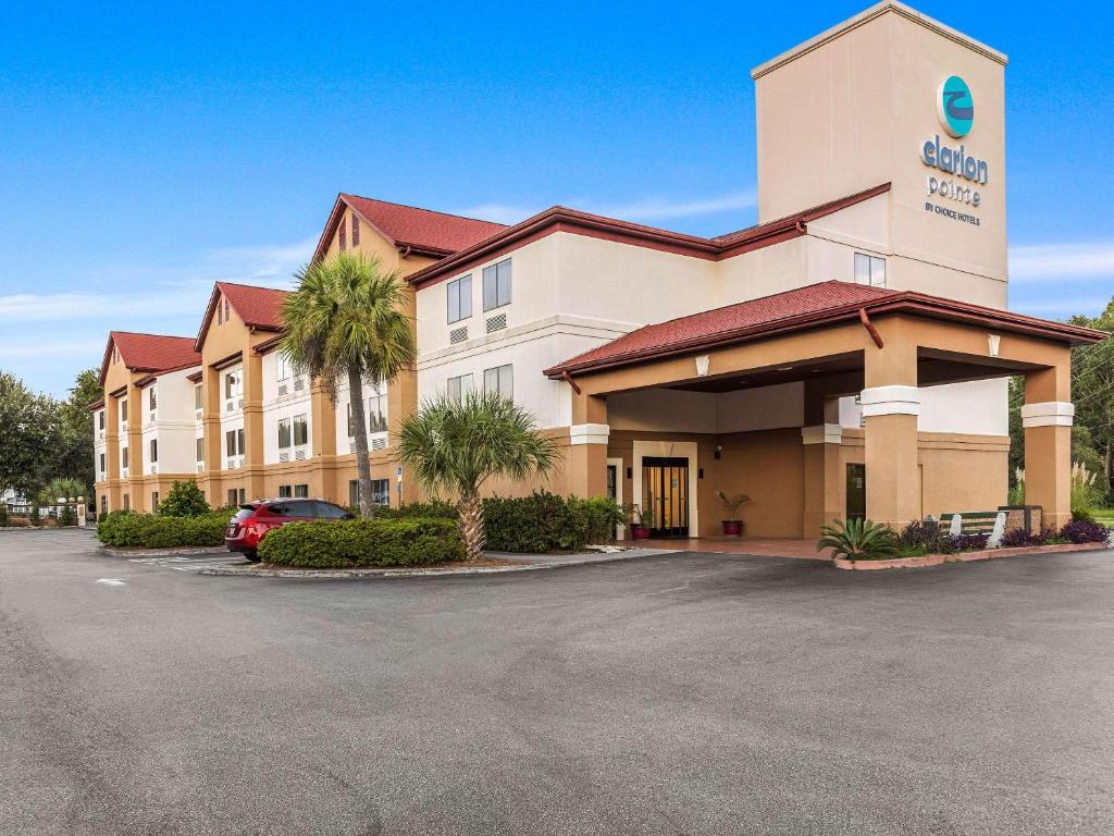 Clarion Pointe Savannah Gateway I-95 image