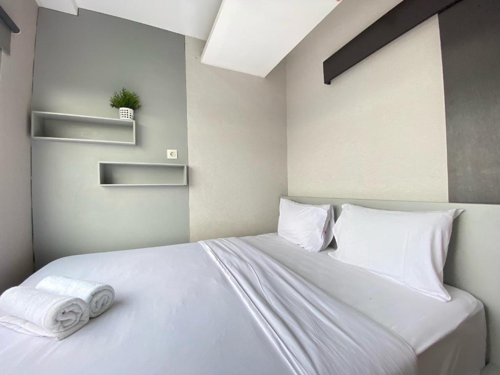 Rooms of Cozy Furnished 2BR Apartment at Grand Asia Afrika By Travelio