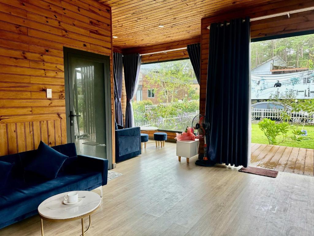 The Tropicana - Villa săn mây