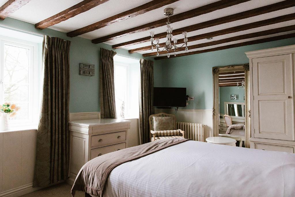 Wild Boar Estate - Tap to explore photos