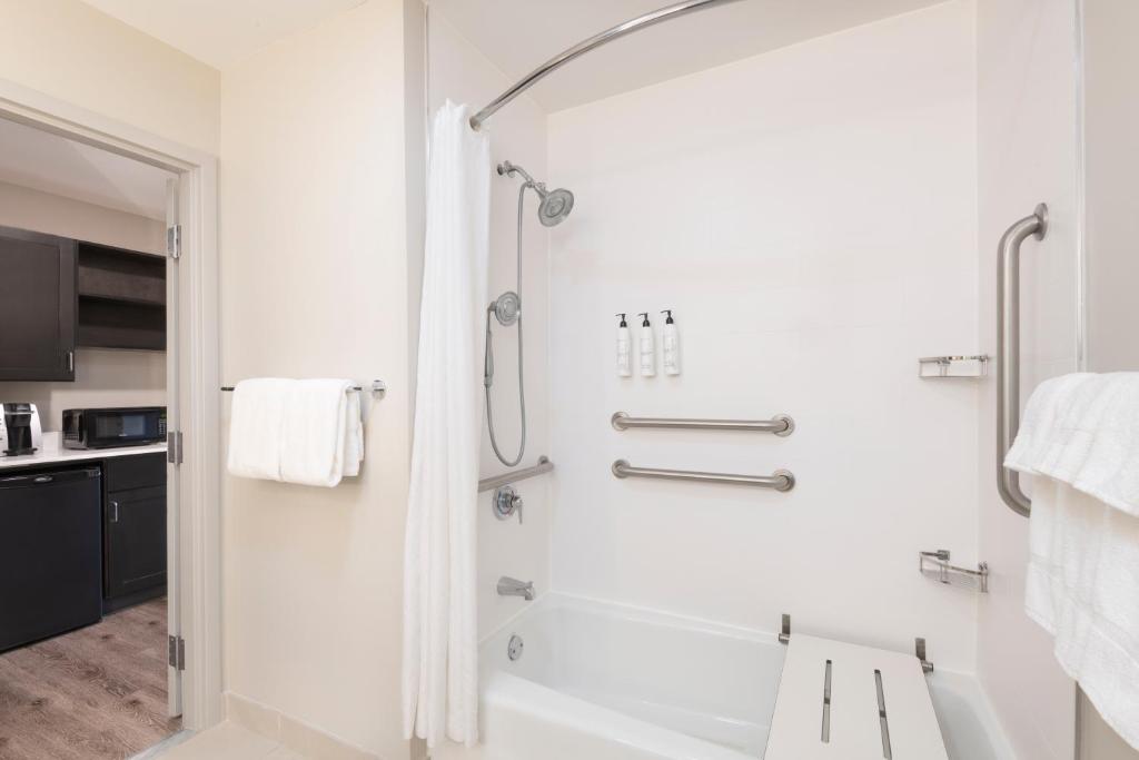 SPRINGHILL SUITES BY MARRIOTT CONYERS - Tap to explore photos