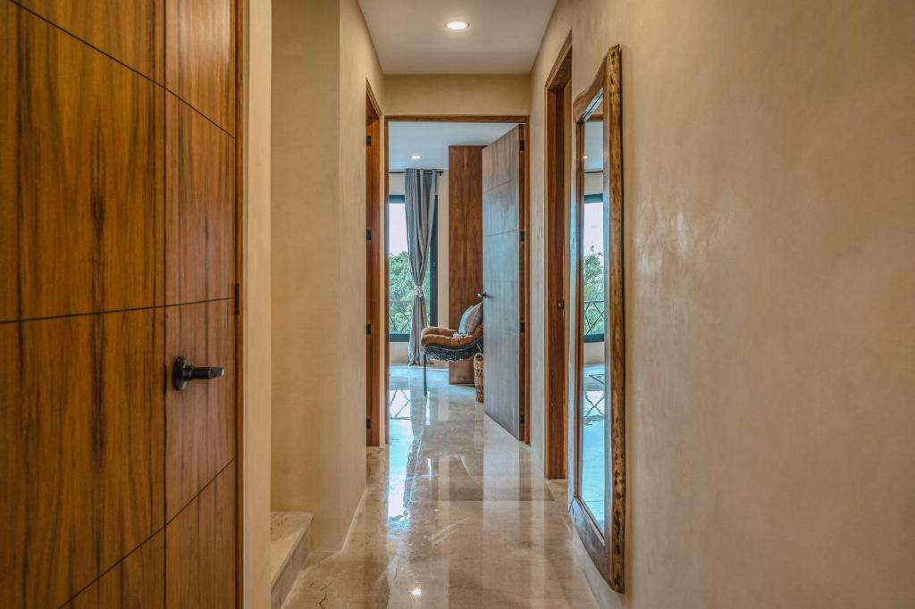Fast Wi-Fi Deluxe 3BR PH with Private Pool and Rooftop, Tulum