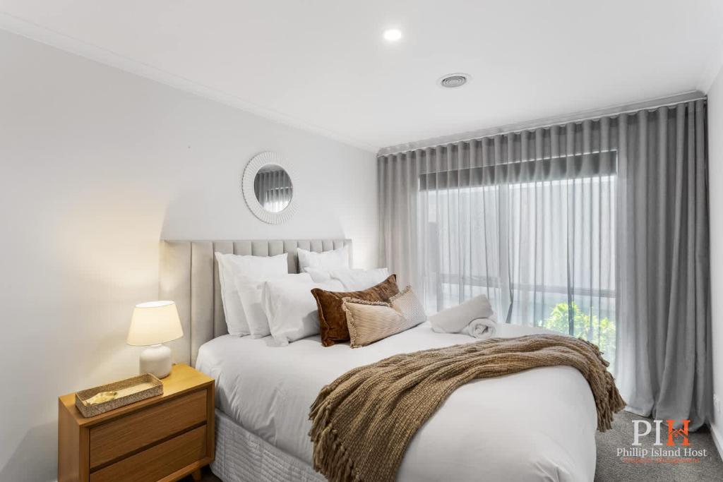 Renovated Lux Property in Quiet Estate photo 2
