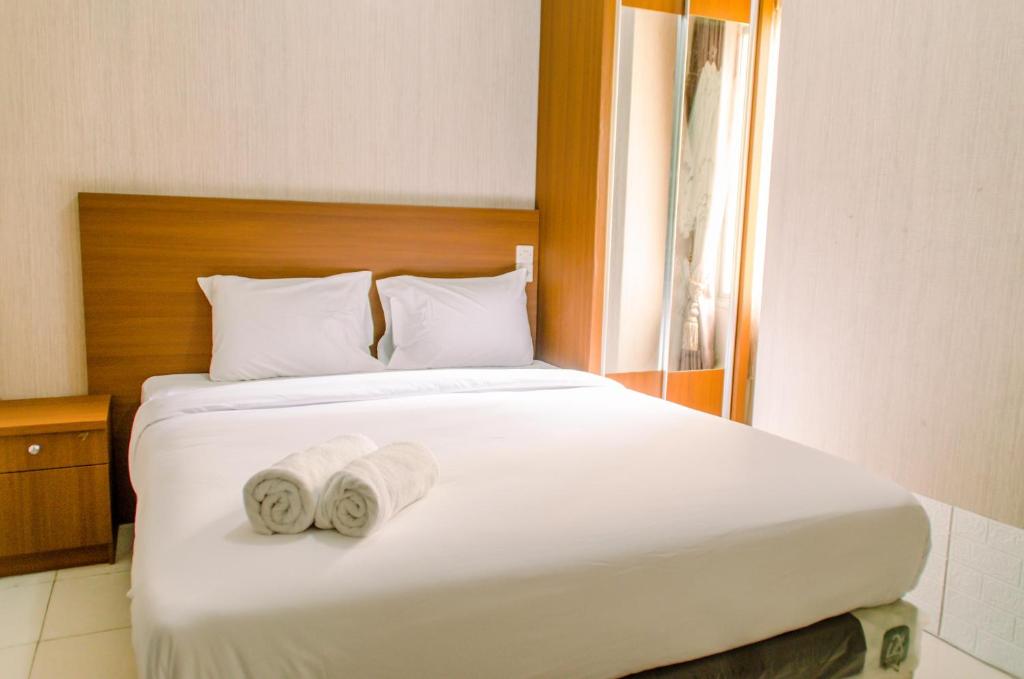 Simply and Cozy Pool View 2BR at Great Western Apartment By Travelio, Tangerang